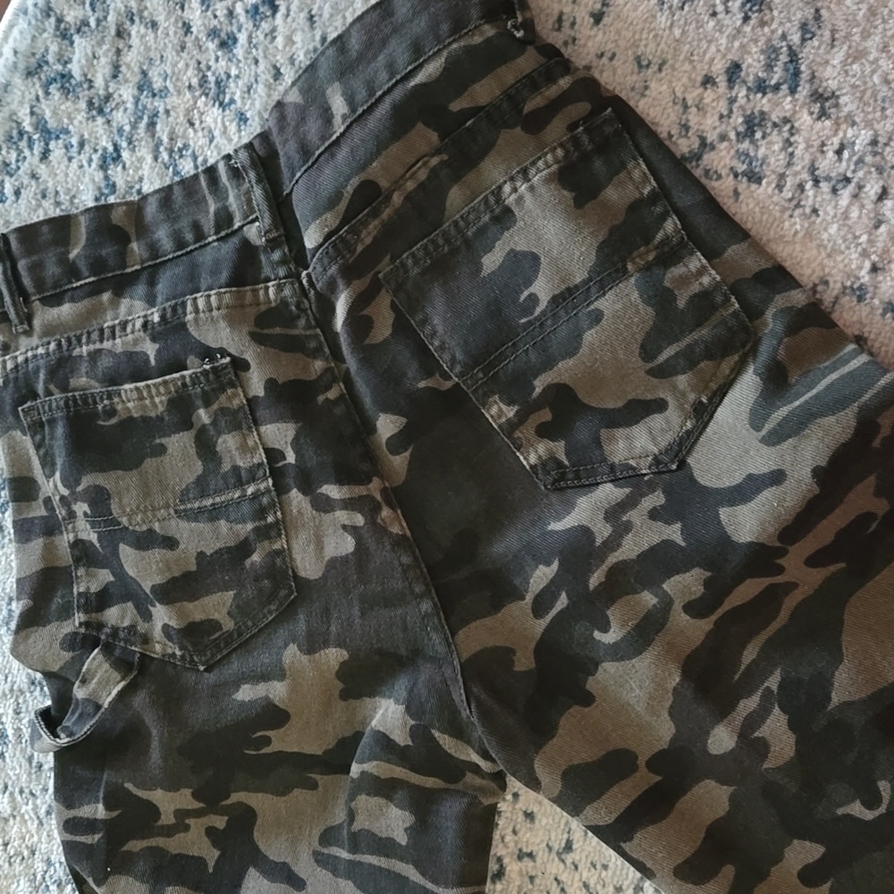 Trendy Camouflage Cargo Trousers - Picture 4 of 7